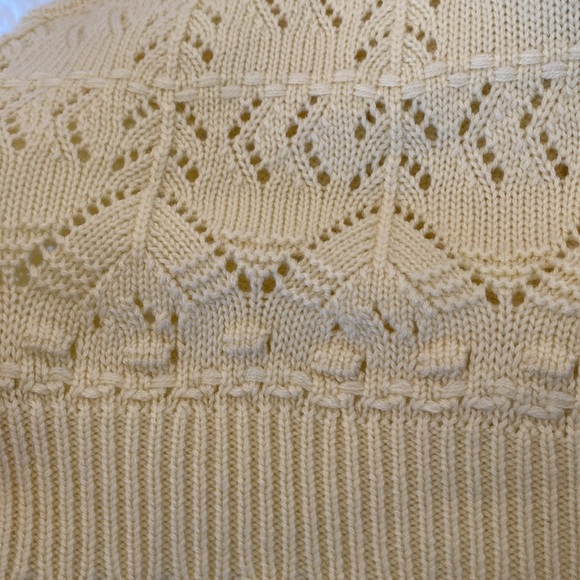 Light yellow crochet thick strapped tank top - Picture 2 of 4